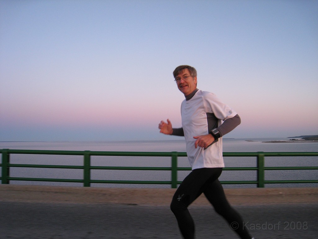 Mackinaw Bridge Race 2008-05 0056.jpg - Yeah, the "smile" is 100% for the camera. . . I am getting some really stiff thighs at this point in the climb!